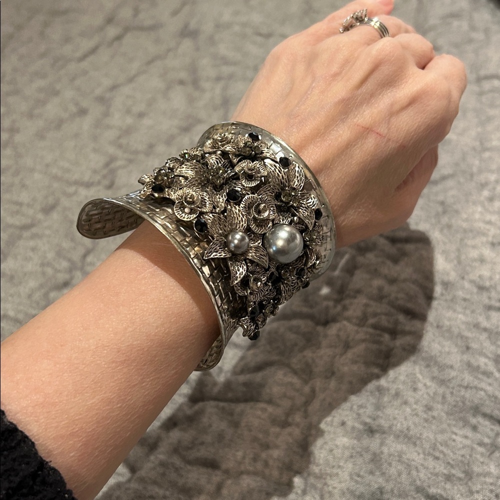 Elegant Silver Floral Cuff Bracelet